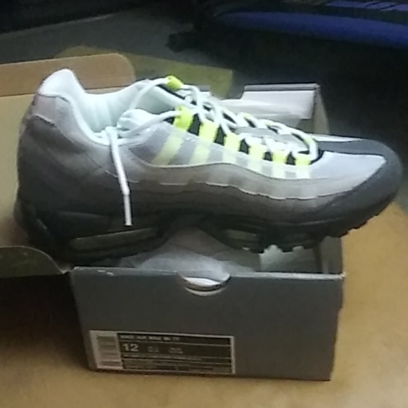 Men's athletic shoes - Picture 2 of 4